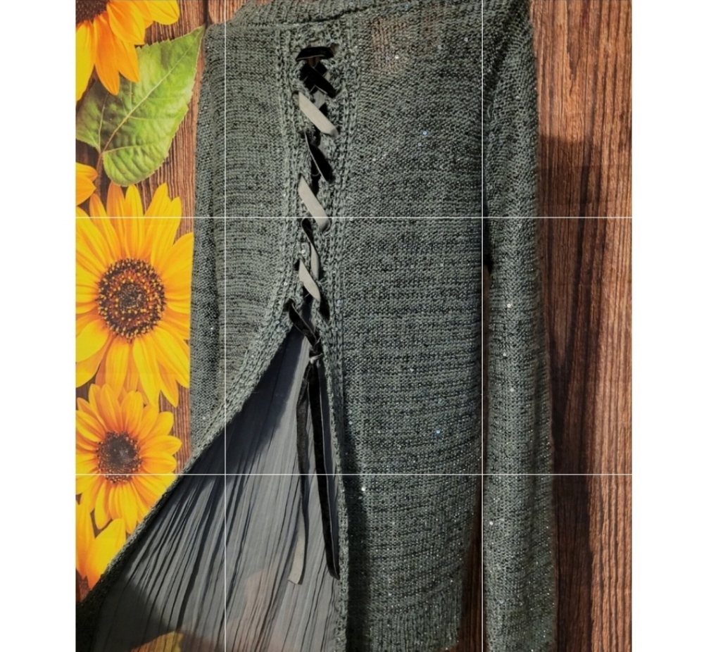 Time & Tru Charcoal Gray Sweater